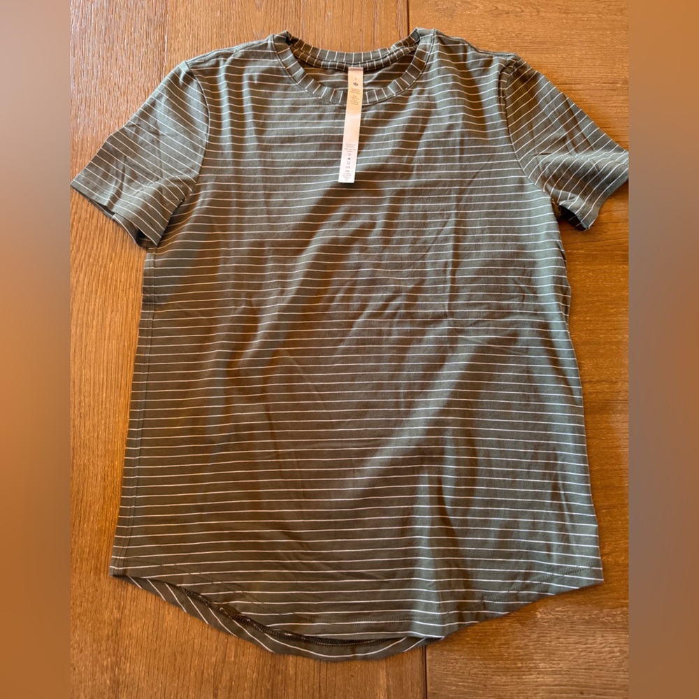 Lululemon tshirt NWOT